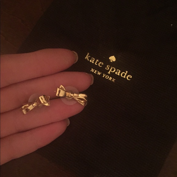 Gold Kate spade bow earrings - Picture 2 of 3